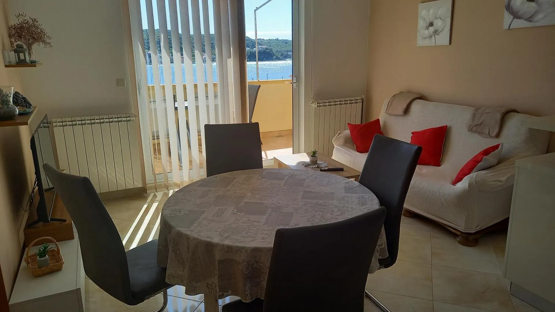 Guest house More Supetarska Draga Croatia